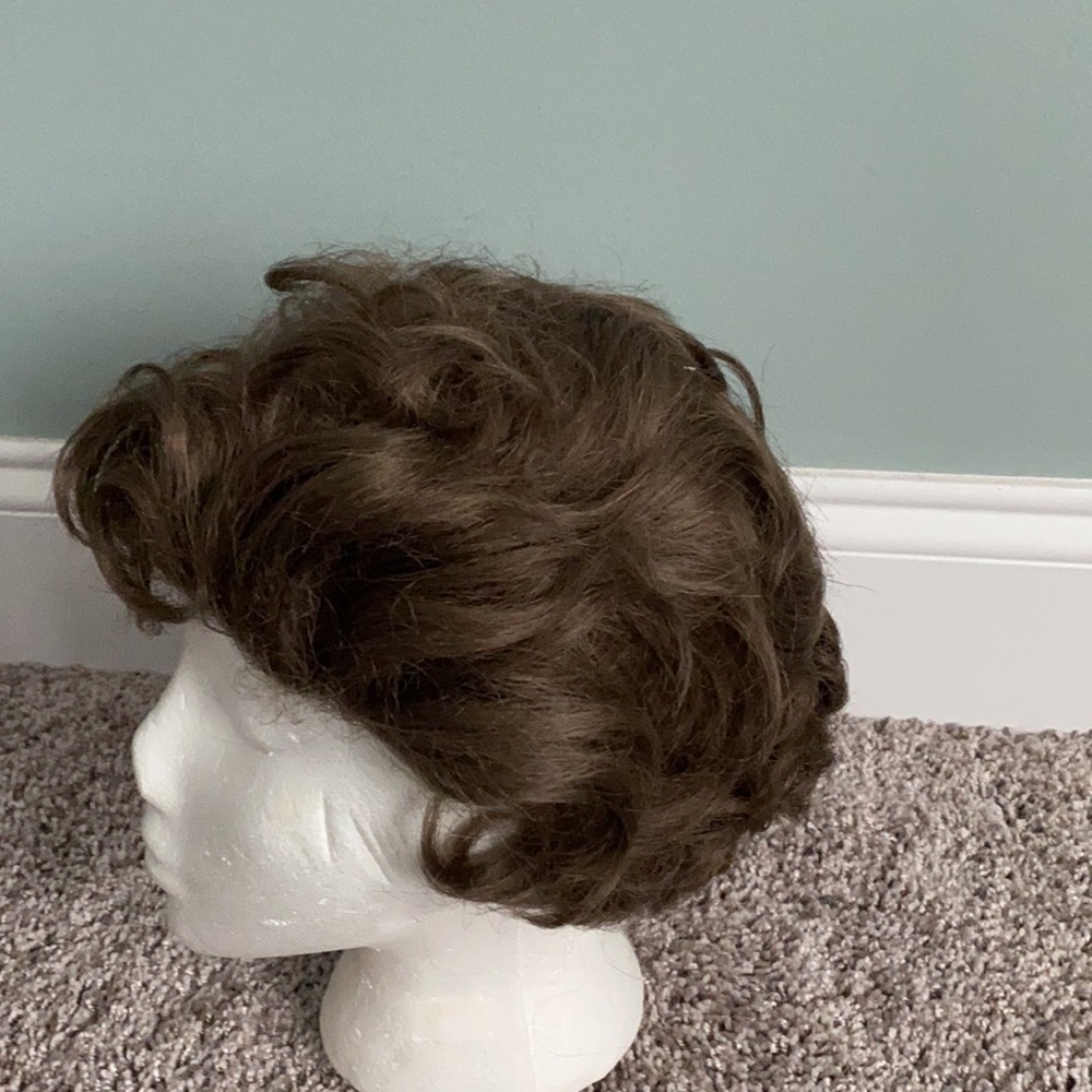 Wig - Picture 3 of 8